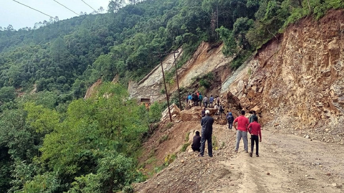 कान्तिलोकपथको भट्टेडाँडामा पहिरो पन्छाइयो