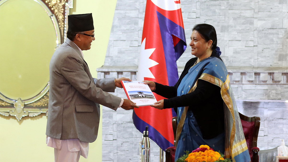निर्वाचन आयोगद्वारा राष्ट्रपतिसमक्ष निर्वाचनको प्रतिवेदन पेस