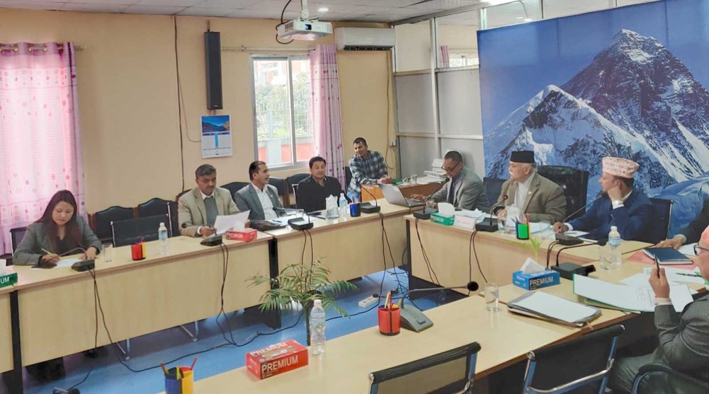 ऊर्जामन्त्री खड्काको विषयमा छलफल गर्ने भनिएको समितिको बैठक स्थगित 