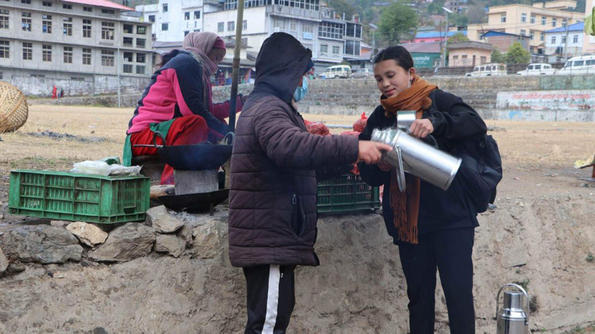 चिया बेचेर मासिक ९० हजार कमाउँछिन् २० वर्षीया विपना 