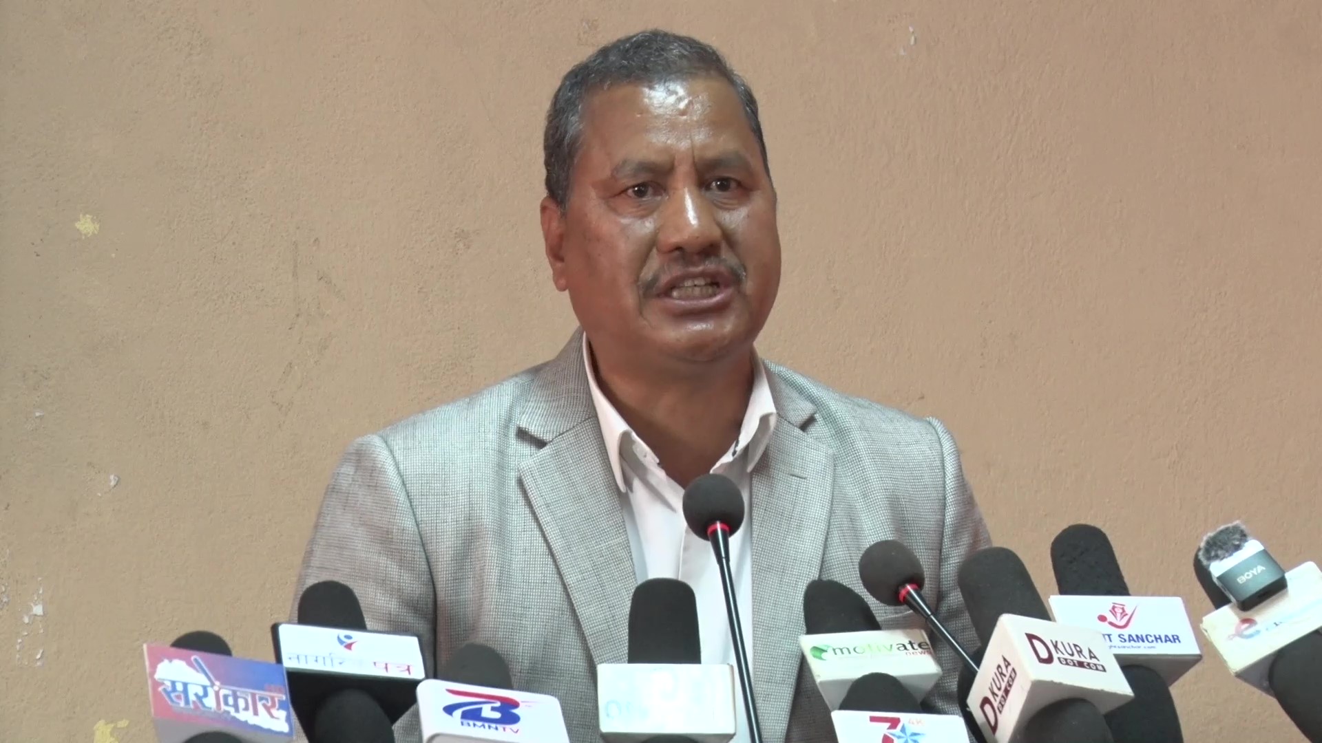 विप्लव भन्छन्- माओवादी केन्द्रसँग एकताको बहस चलिरहेको छ