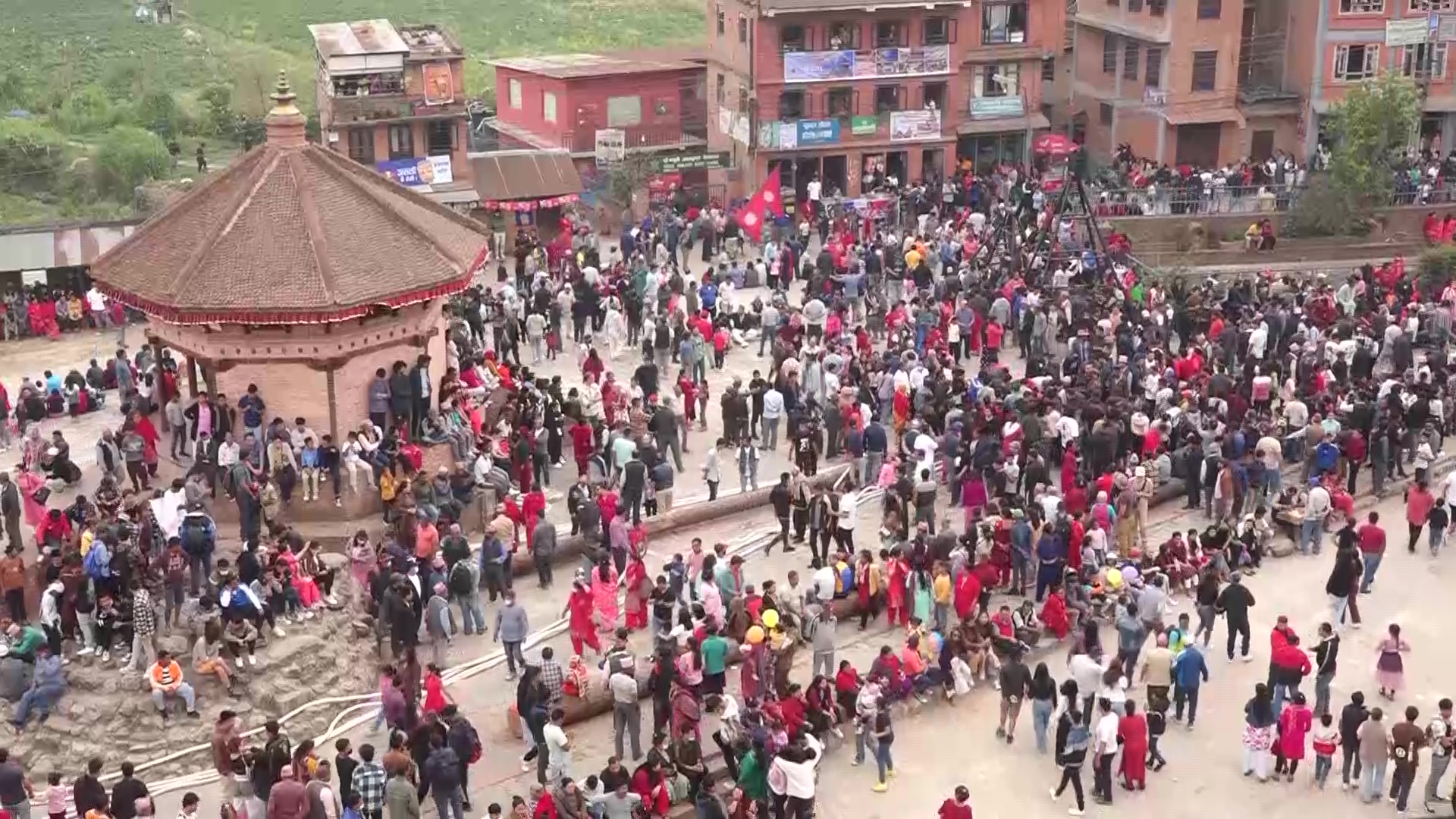 बिस्केट जात्रा हेर्न भक्तपुरमा सर्वसाधारणको घुइँचो