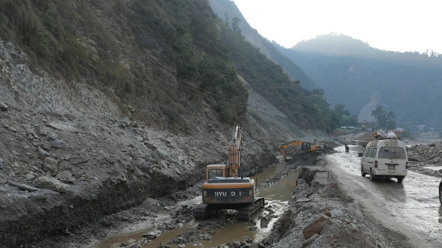 बीपी राजमार्गमा सवारी आवागमन अस्थायी रूपमा ’होल्ड’
