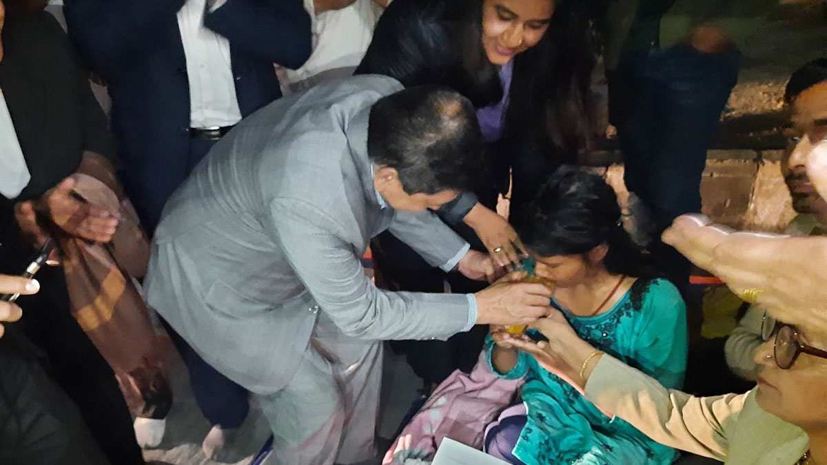 अनसनरत विनु र सरकारबीच सहमति, गृहमन्त्रीले जुस खुवाएर तोडाए सत्याग्रह