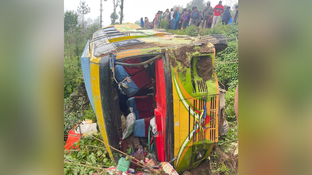 संखुवासभा बस दुर्घटना हुँदा १४ घाइते, एक जना गम्भीर