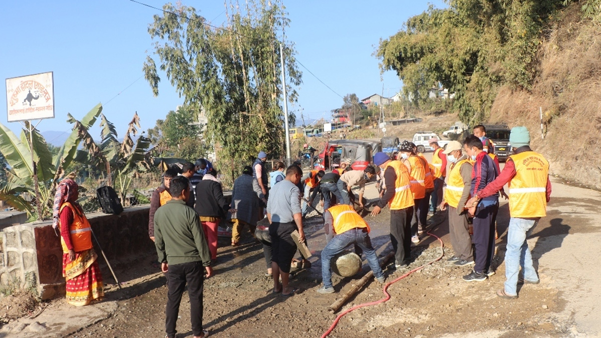 भोजपुरको पुरानो बसपार्क क्षेत्रको सडक मर्मत