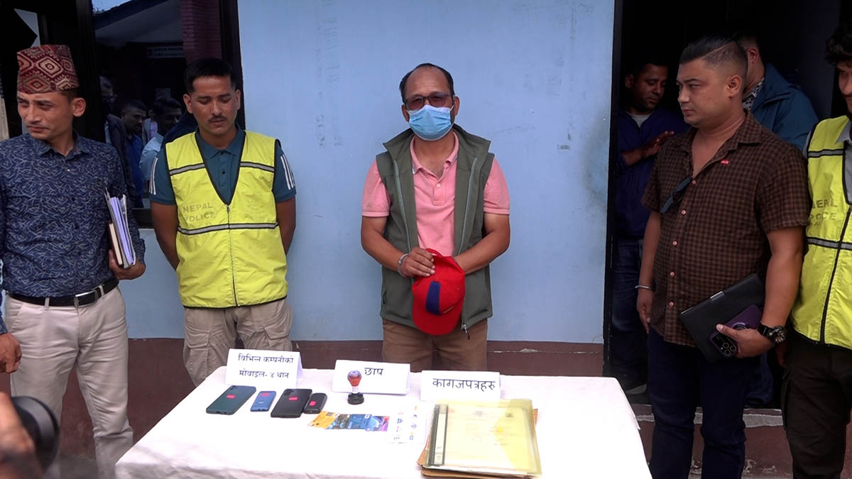 ८ अर्ब ठगी आरोप पक्राउ परेका लामा भन्छन्– तपाईंहरुले पनि चिन्नुपर्छ, फोटो राम्रोसँग खिच्नुस्