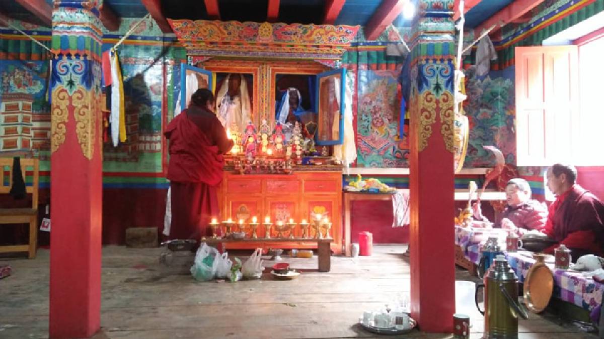 ओझेलमा मुस्ताङको छैरो छहरा गुम्बा