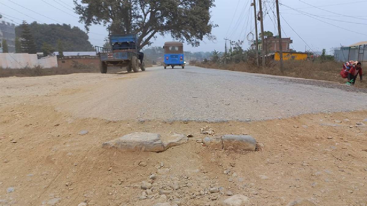 नेकपाद्वारा अलपत्र तुलसीपुर–घोराही चक्काजाम
