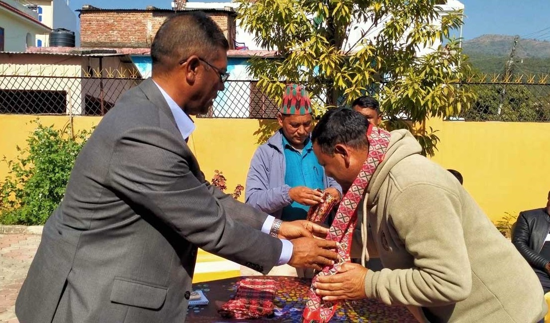 चंखेली गाउँपालिका अध्यक्ष शाही कांग्रेस प्रवेश