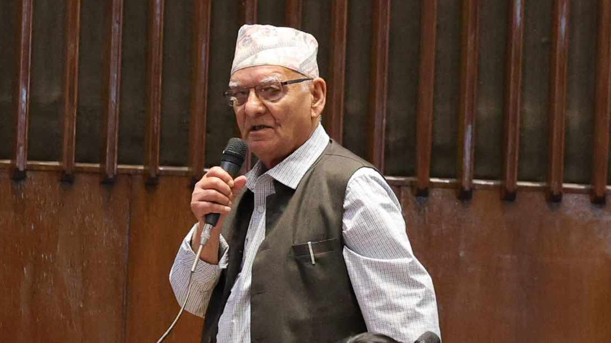 चित्रबहादुर केसीको व्यंग्य– स्याल बौलायो भने सहरतिर पस्छ रे, सरकारको पारा त्यस्तै छ