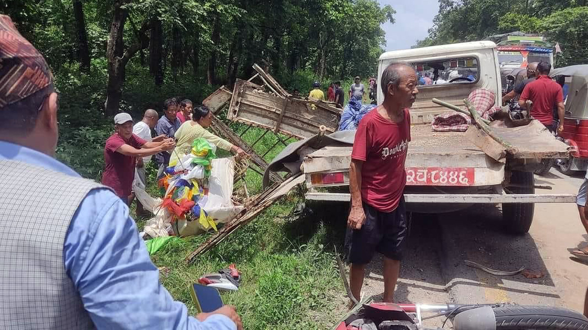 चितवनमा आठ सवारी साधन आपसमा ठोक्किए, ७ जनाको अवस्था गम्भीर
