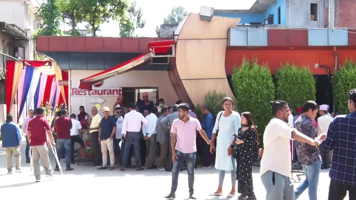 बत्तिसपुतलीमा शेखर कोइराला पक्षको चियापान 