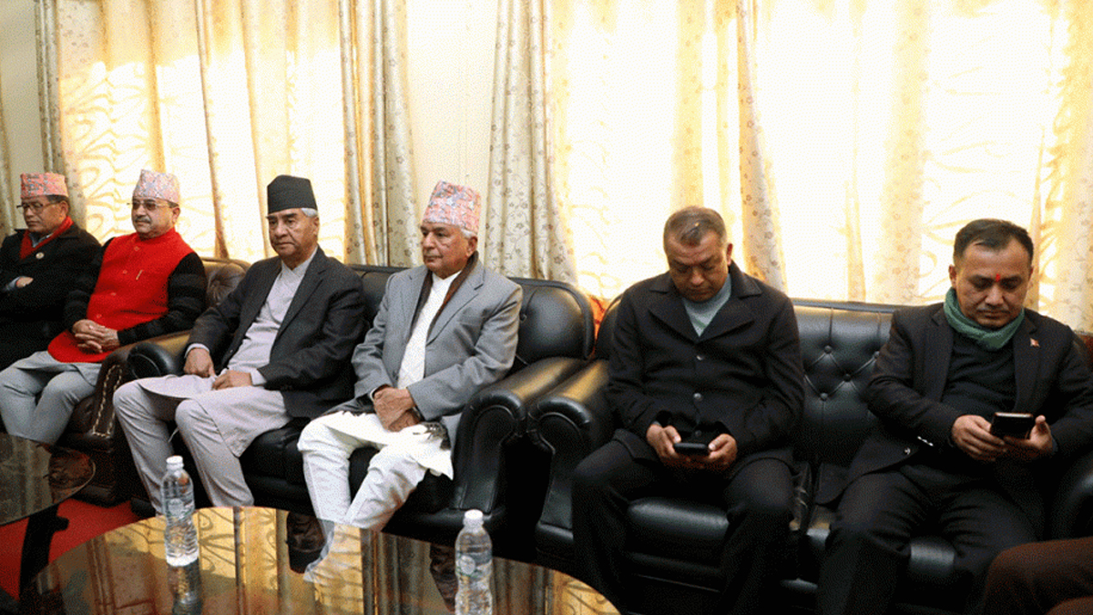 कांग्रेस केन्द्रीय कार्यसम्पादन समिति बैठक बस्दै  