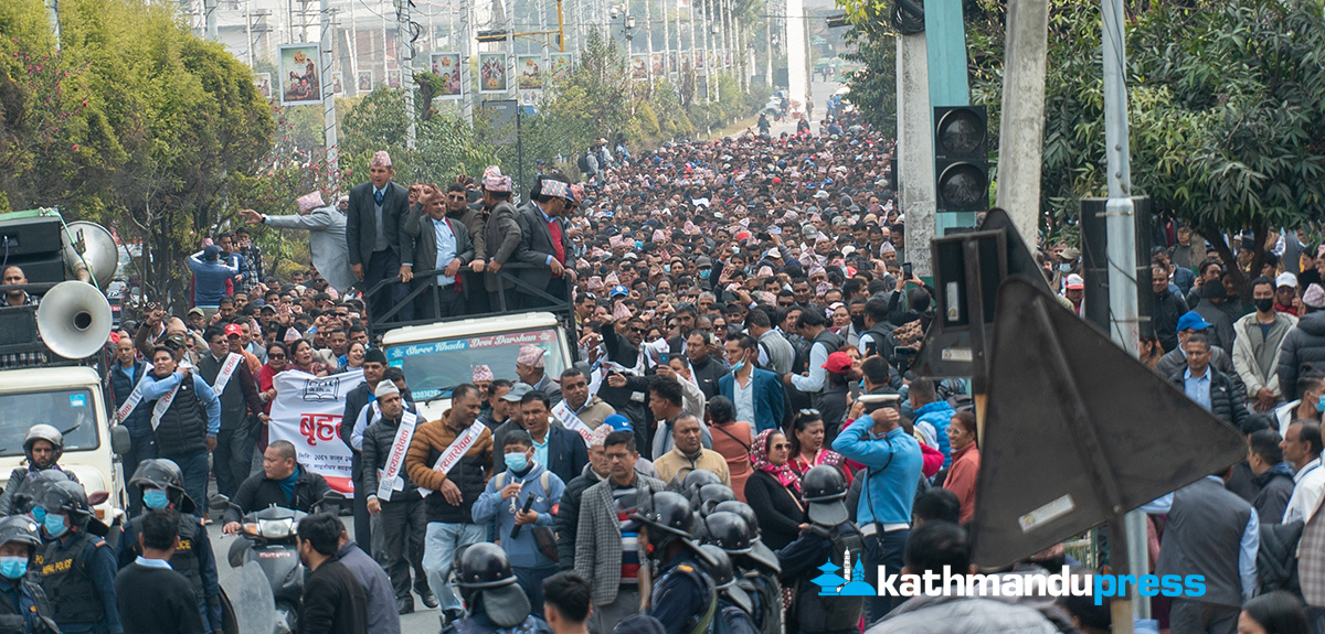 देशैभरका शिक्षक काठमाडाैंका सडकमा [फाेटाे फिचर]