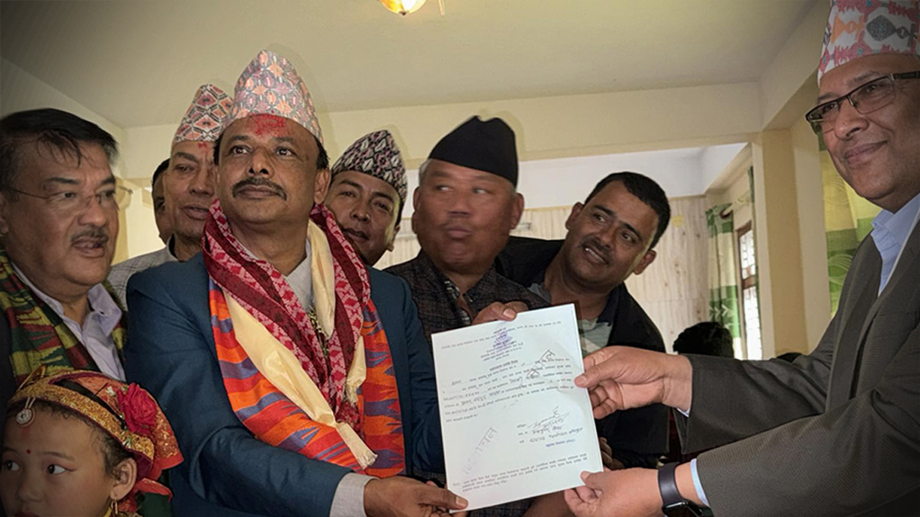 कांग्रेसका डम्बरबहादुर खड्काले इलाम २ मा गराए उम्मेदवारी दर्ता