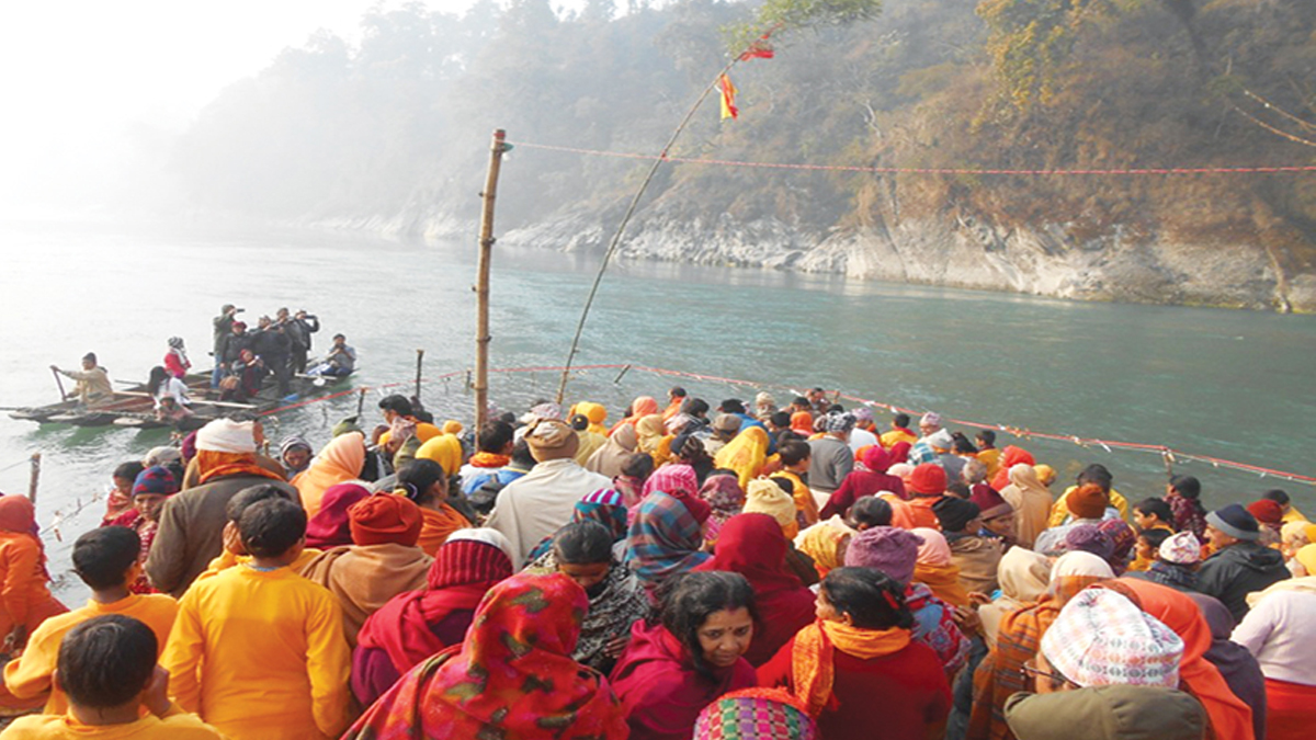 देवघाटमा बाँसको लिङ्गो गाडेर माघेसङ्क्रान्ति मेलाको शुभारम्भ