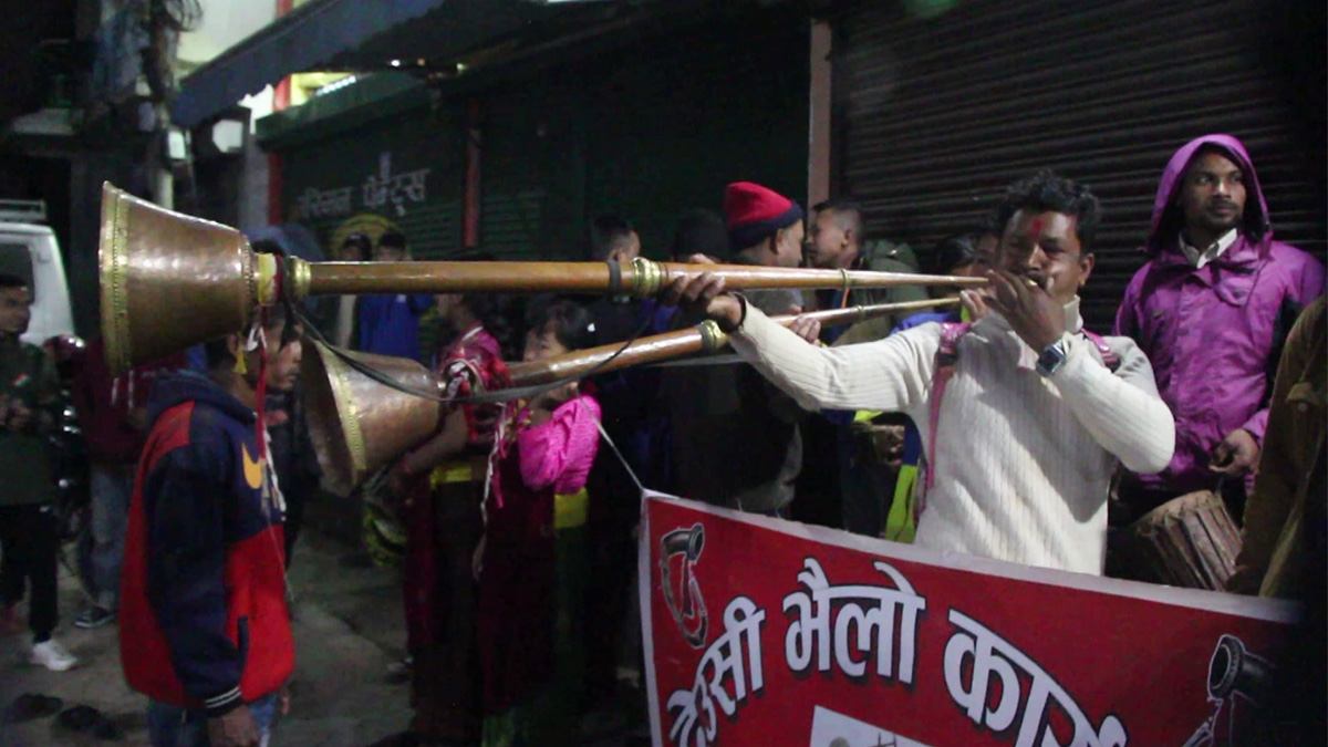 मौलिक देउसीभैलो जोगाउँदै पाल्पाका युवा