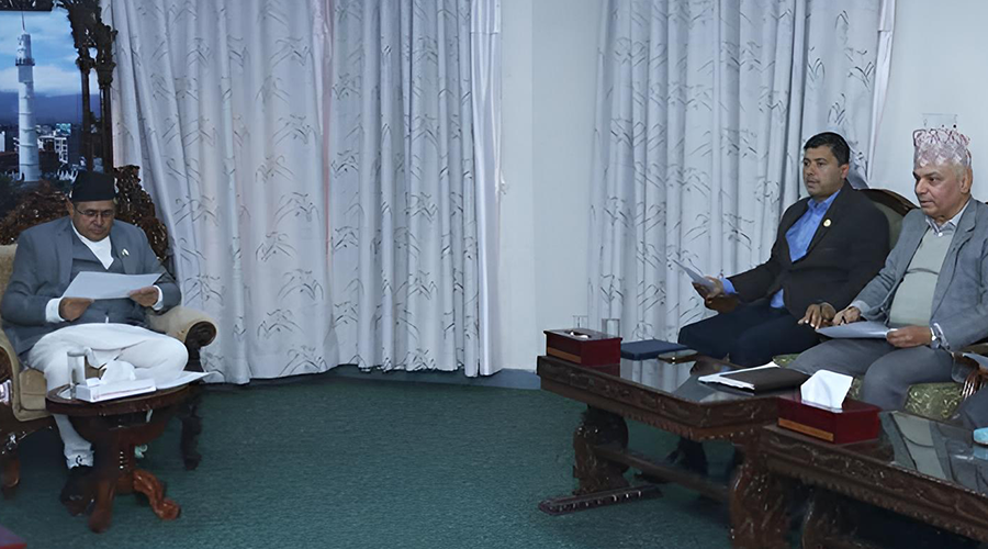 कांग्रेस र एमालेका प्रमुख सचेतकले गरे सभामुखसँग संसद् पुनर्स्थापनाबारे छलफल