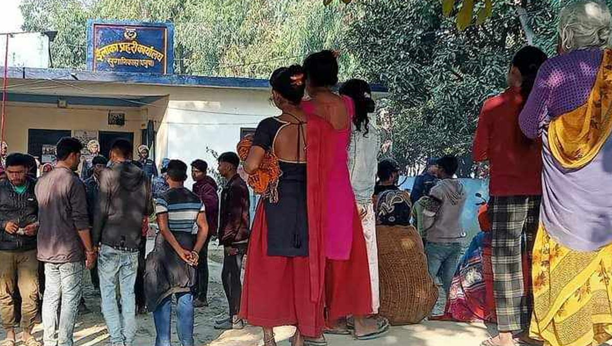 धनुषाको हंसपुरमा प्रहरी र स्थानीयबीच झडप, प्रहरीको गोलीबाट दुई जना घाइते