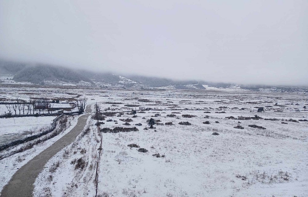 ढोरपाटनमा वर्षको पहिलो पटक हिमपात