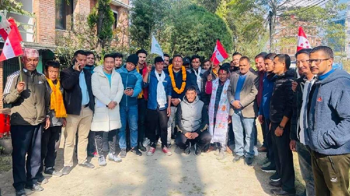 धुलिखेलका ८ का दुई दर्जन युवा एमाले परित्याग गरि काँग्रेस प्रवेश