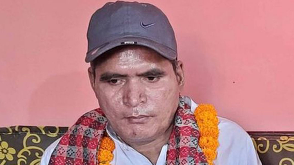 अस्पतालबाट छुट पाएपछि दुर्गाप्रसाद घर फर्किए