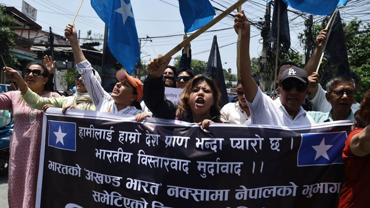 भारतले नक्सामा नेपाली भूभागसमेत समेटेको भन्दै भारतीय दूतावासअगाडि प्रदर्शन