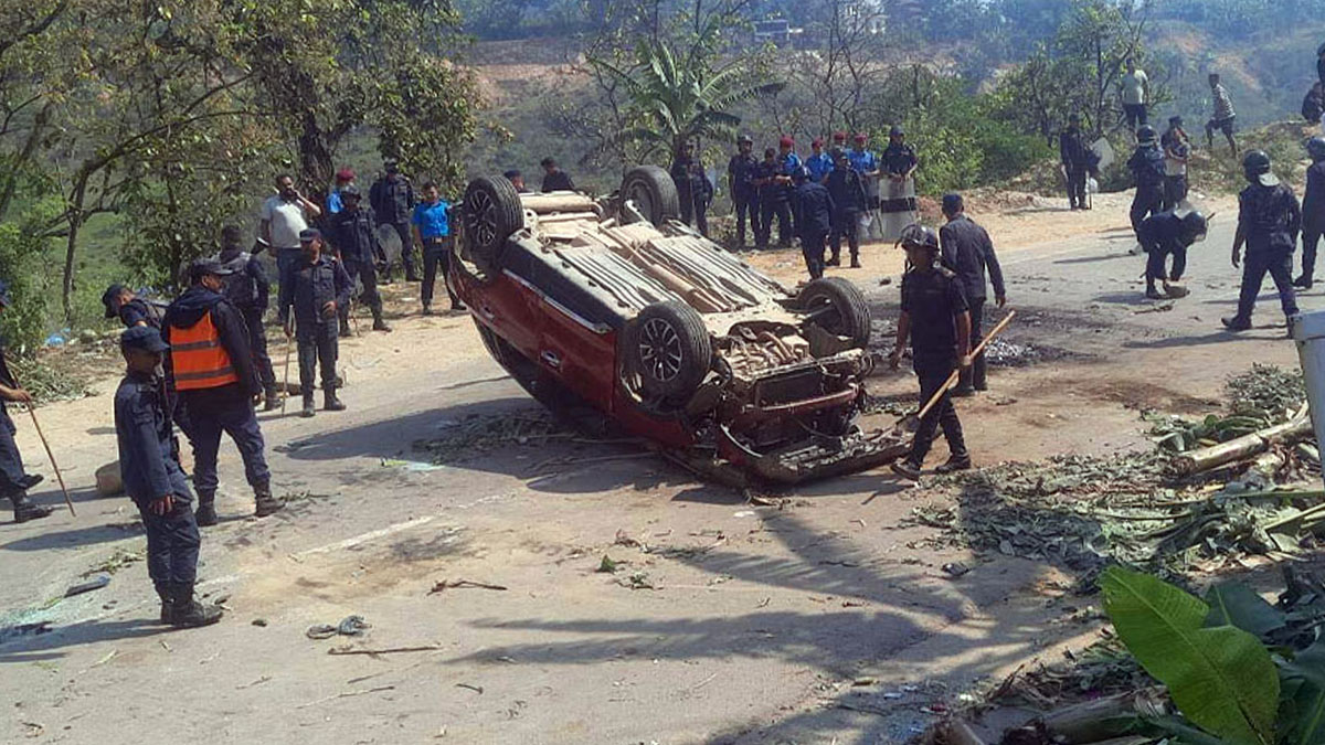 होटलमा ग्राहकको छुरा हानेर हत्या, स्थानीयको प्रदर्शन