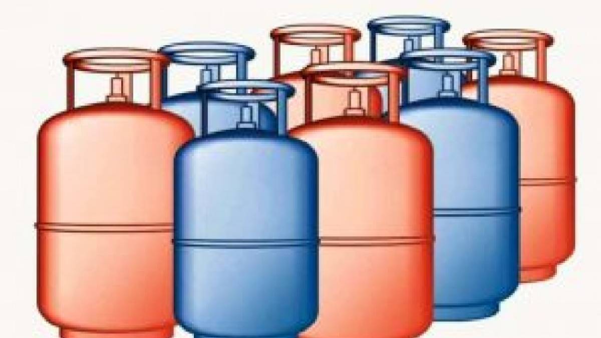 म्याद गुज्रेका सिलिन्डर नष्ट गरिँदै