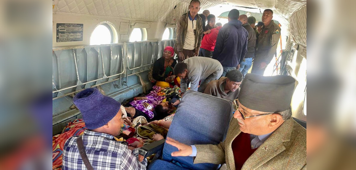 प्रधानमन्त्री चढेको होलिकोप्टरमा घाइतेको उद्धार