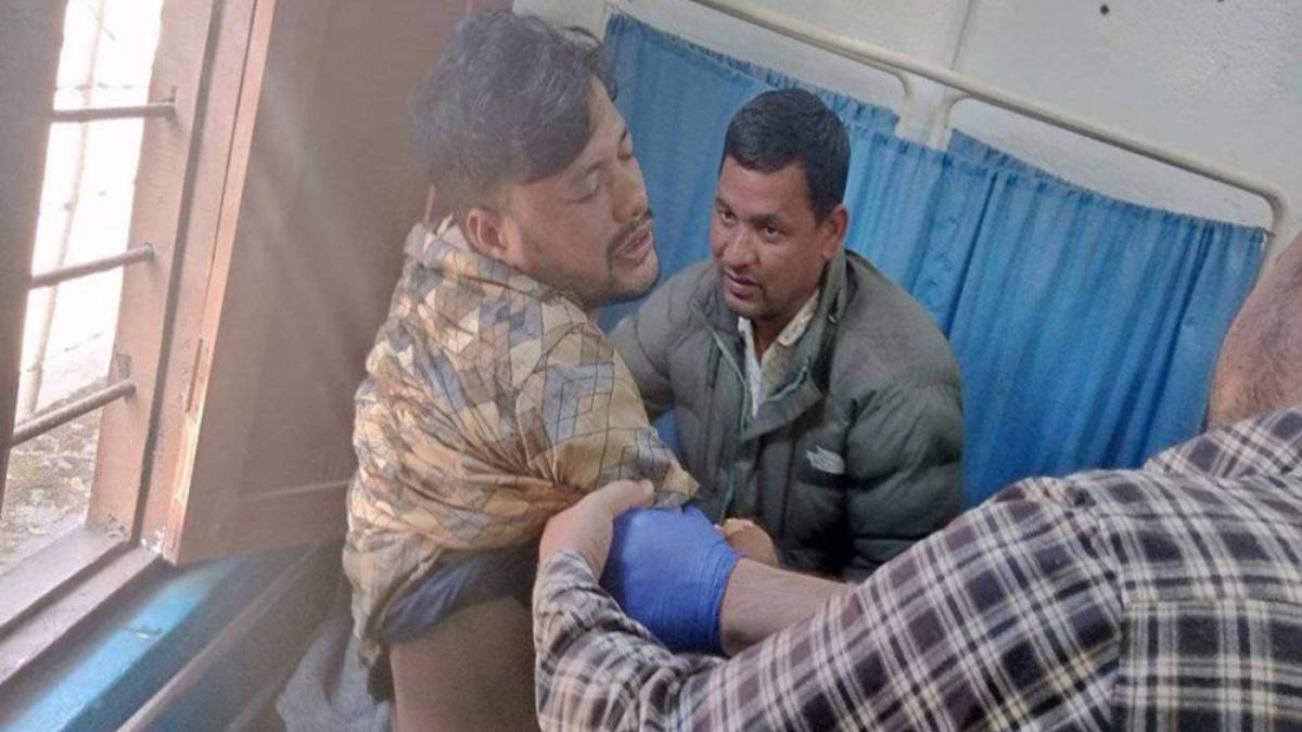 दार्चुलामा एमाले र सत्ता गठबन्धनका कार्यकर्ताबीच झडप, एक गम्भीर घाइते