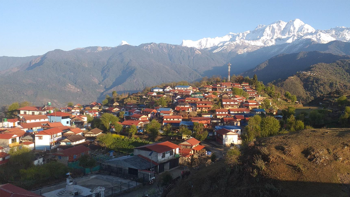 सुनसान बन्दै लमजुङका घरबास