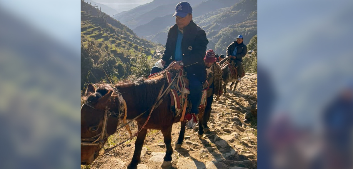 मतदान गर्न घोडा चढेर एक दिनको बाटो