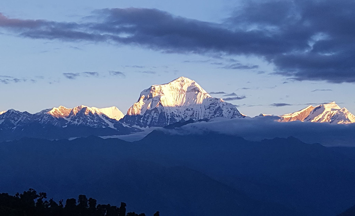 धौलागिरि हिमालमा सूर्योदय झुल्का