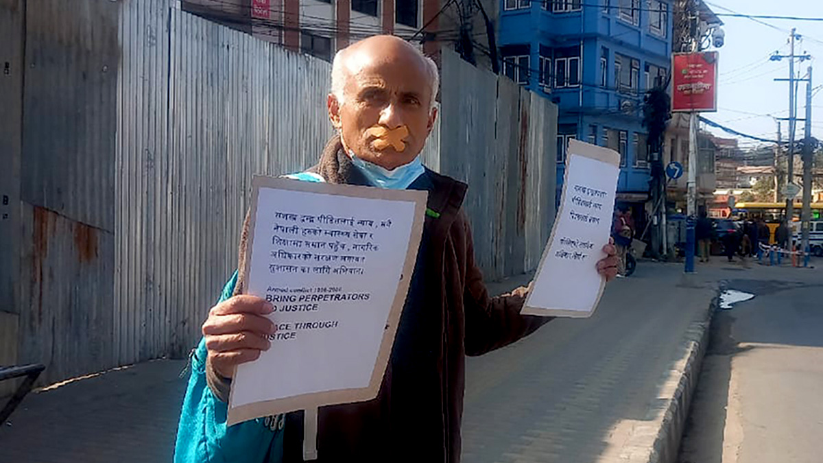 मुखमा टेप लगाएर माइतीघर पुगेका डा.केसी पक्राउ