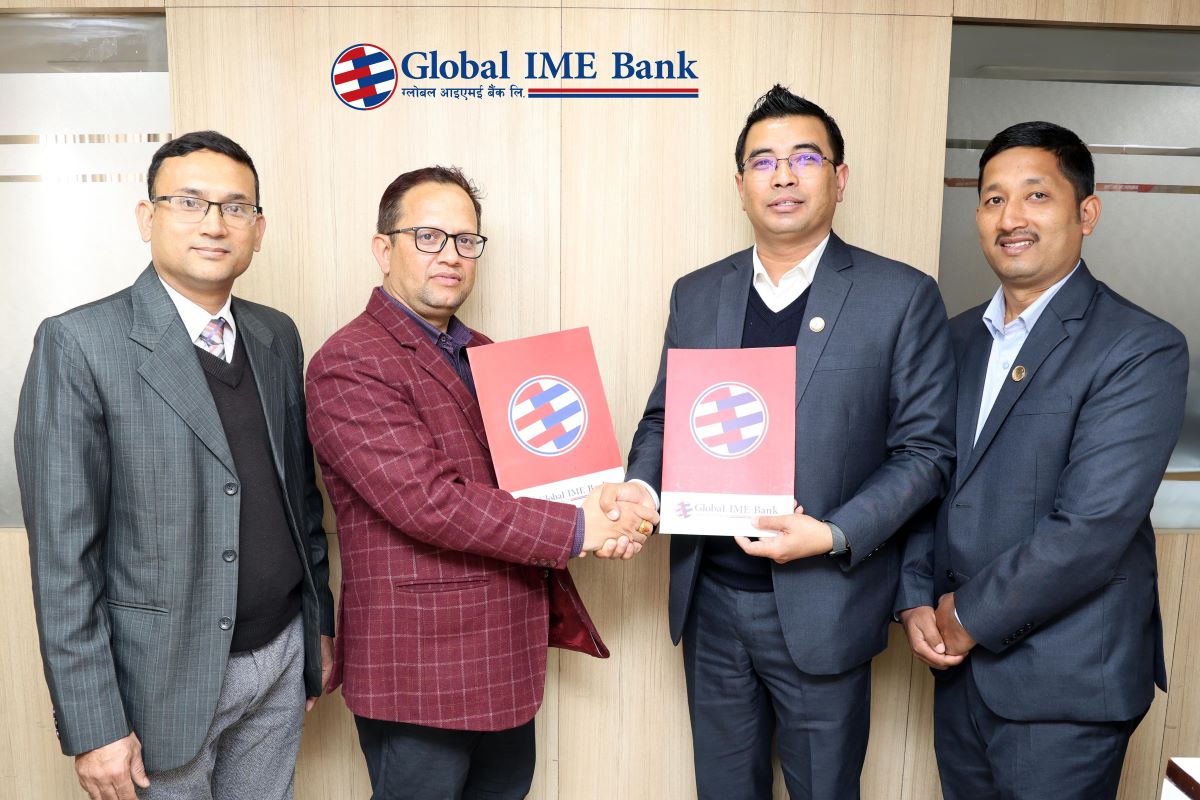 ग्लोबल आइएमई बैंकले फोटो पत्रकारलाई क्यामेरा किन्न बिनाधितो ऋण दिने