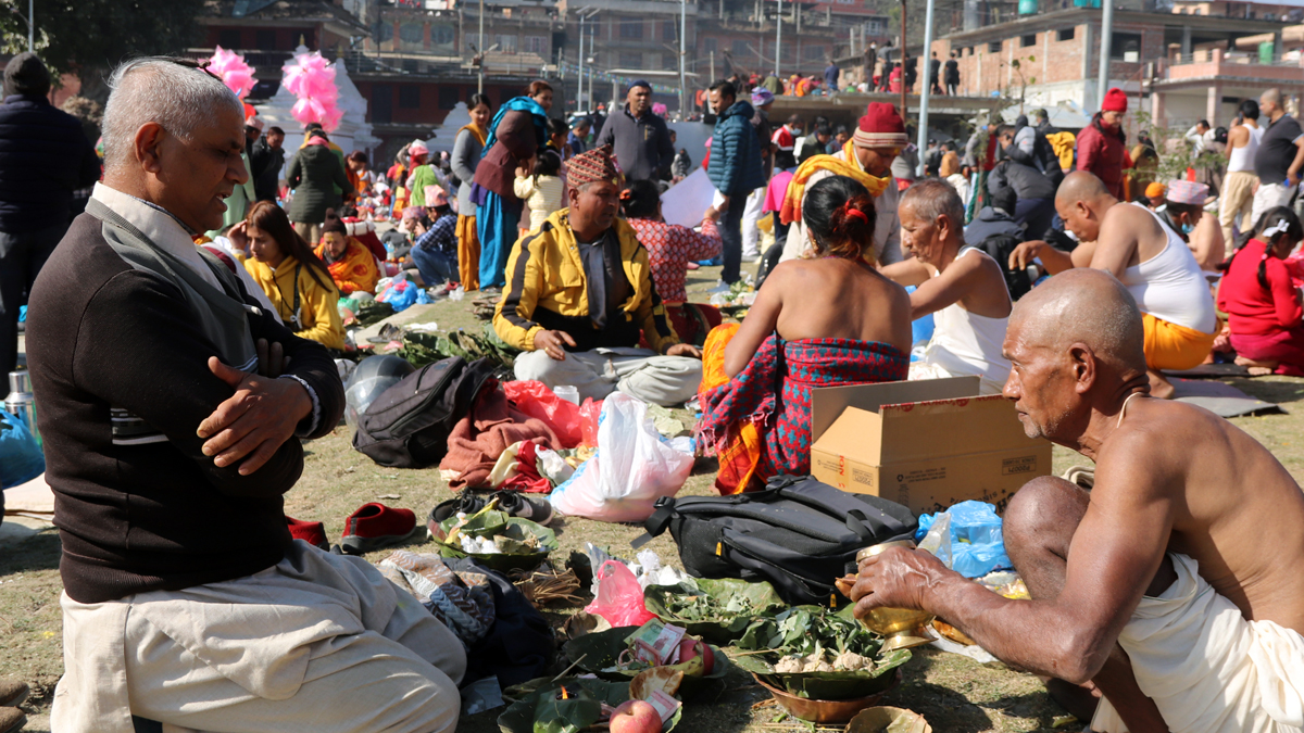 गोकर्णेश्वर उत्तरगया क्षेत्रमा हजारौँ भक्तजनले गरे पितृको सम्झना