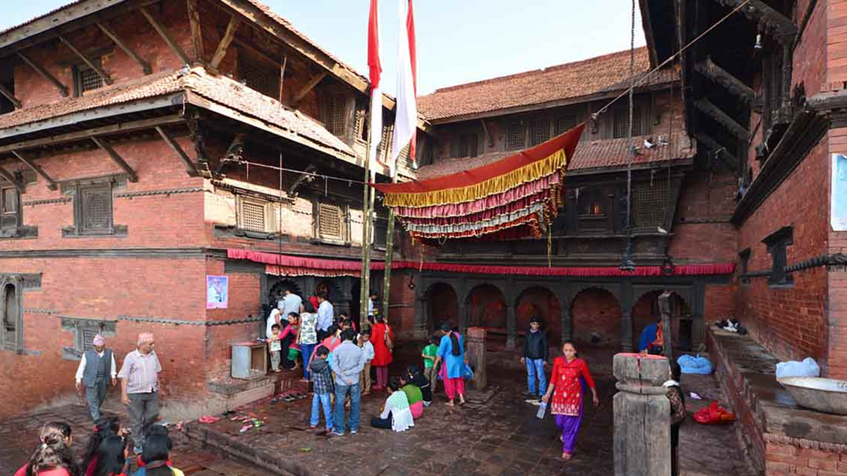गोरखा दरबारको दसैँ घर र मनकामना मन्दिरमा  जमरा राखियो