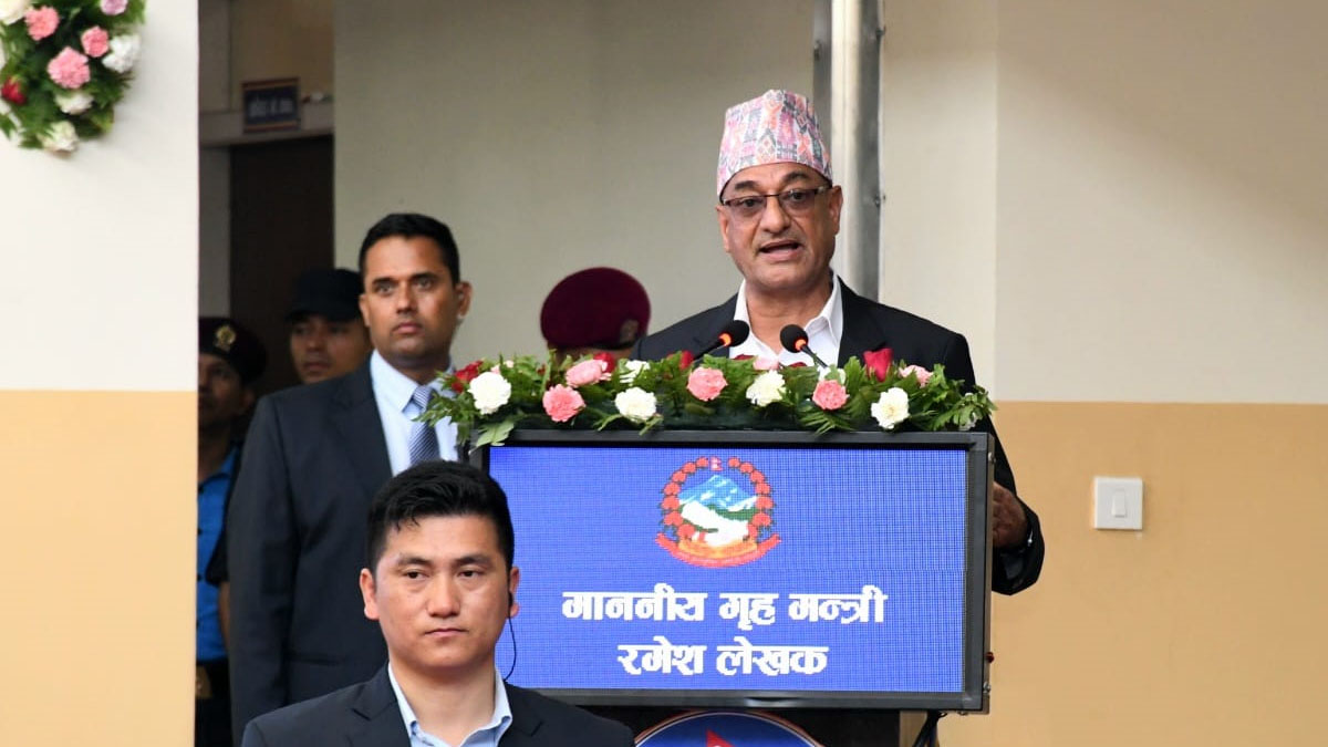 प्रहरीले जनताको मुद्दा बोक्नुपर्छ : गृहमन्त्री