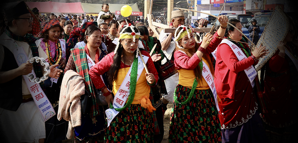 तमु ल्होसारमा यसरी रमाए गुरुङ समुदाय (तस्बिरहरू)