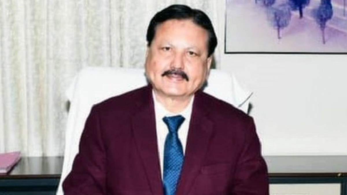 अदालतबाट सफाइ पाएपछि डा. गिरी उपकुलपतिमा पदबहाली हुँदै
