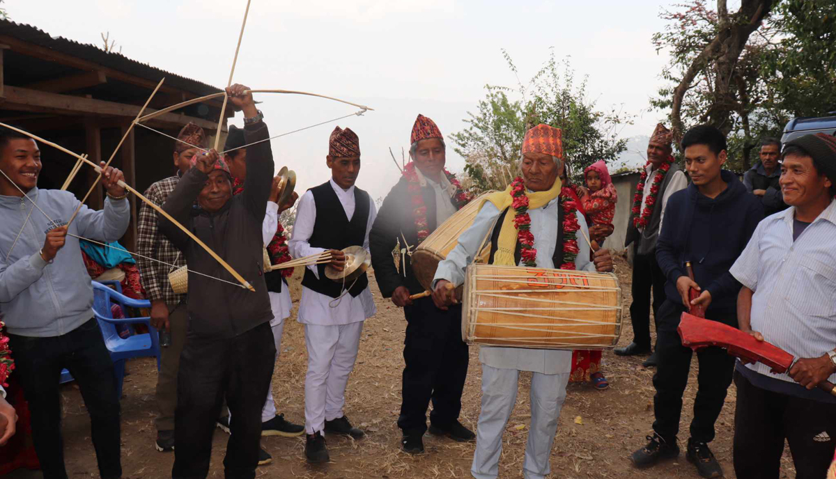 संस्कृति संरक्षणका लागि हायू समुदायलाई सामग्री हस्तान्तरण