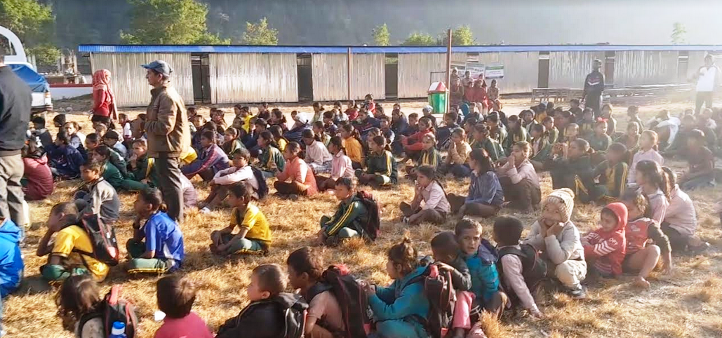 जाजरकोटका भूकम्प पीडित विद्यार्थीलाई सहयोग