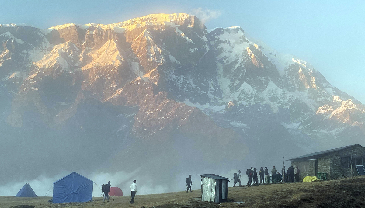 पर्यटनमा थपिँदै उत्साह, पर्यटकसँगै बढ्यो आम्दानी