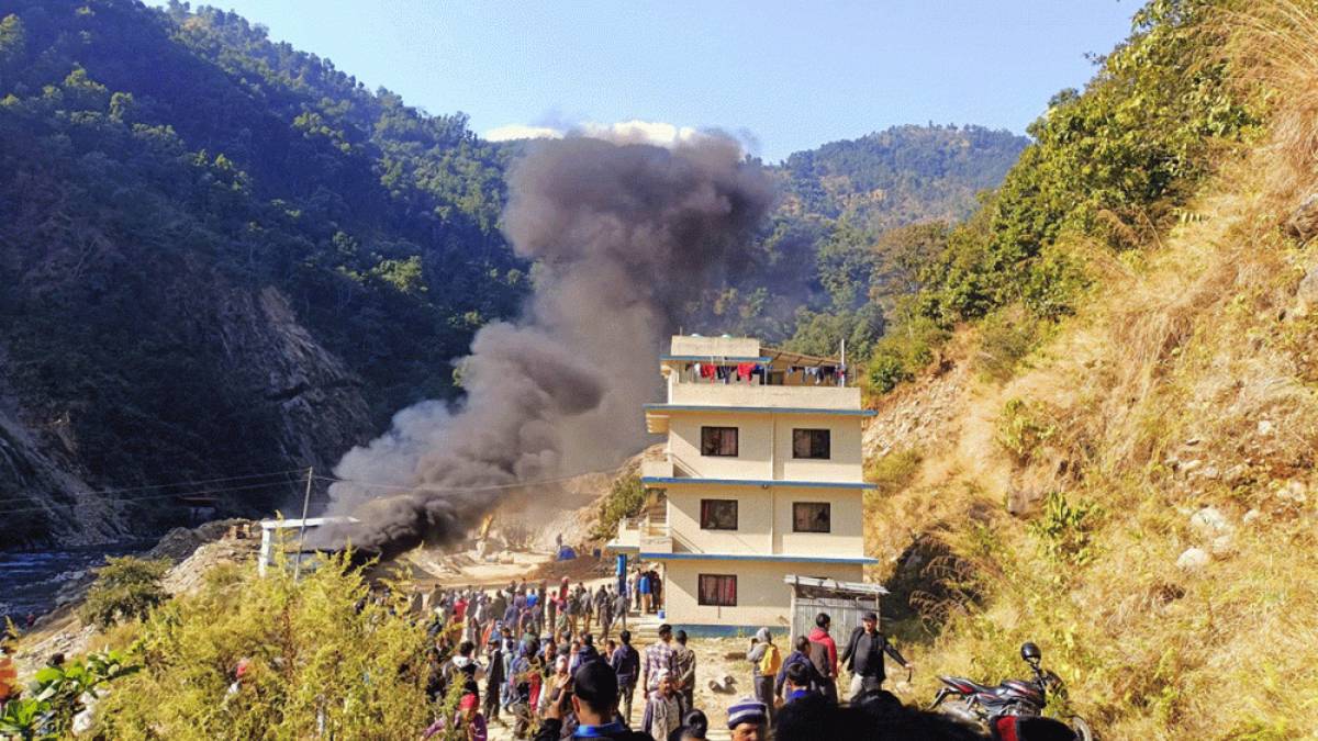 गाेरखाकाे चम्पावती हाइड्रोपावरको कार्यालयमा स्थानीयद्वारा आगजनी