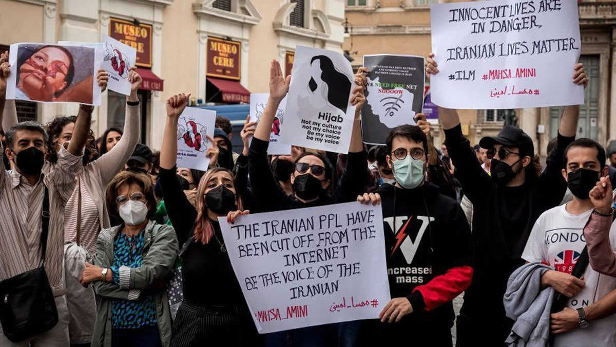 इरानमा अमिनीको मृत्युको विरोधमा प्रदर्शन सुरु भएयता ७०० भन्दा बढी पक्राउ