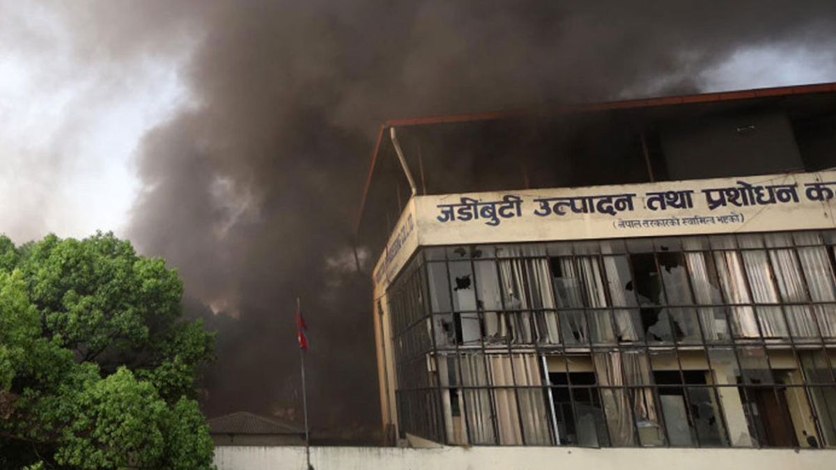 जडीबुटी उत्पादन तथा प्रशोधन कम्पनीमा पनि राजावादीले लगाए आगो