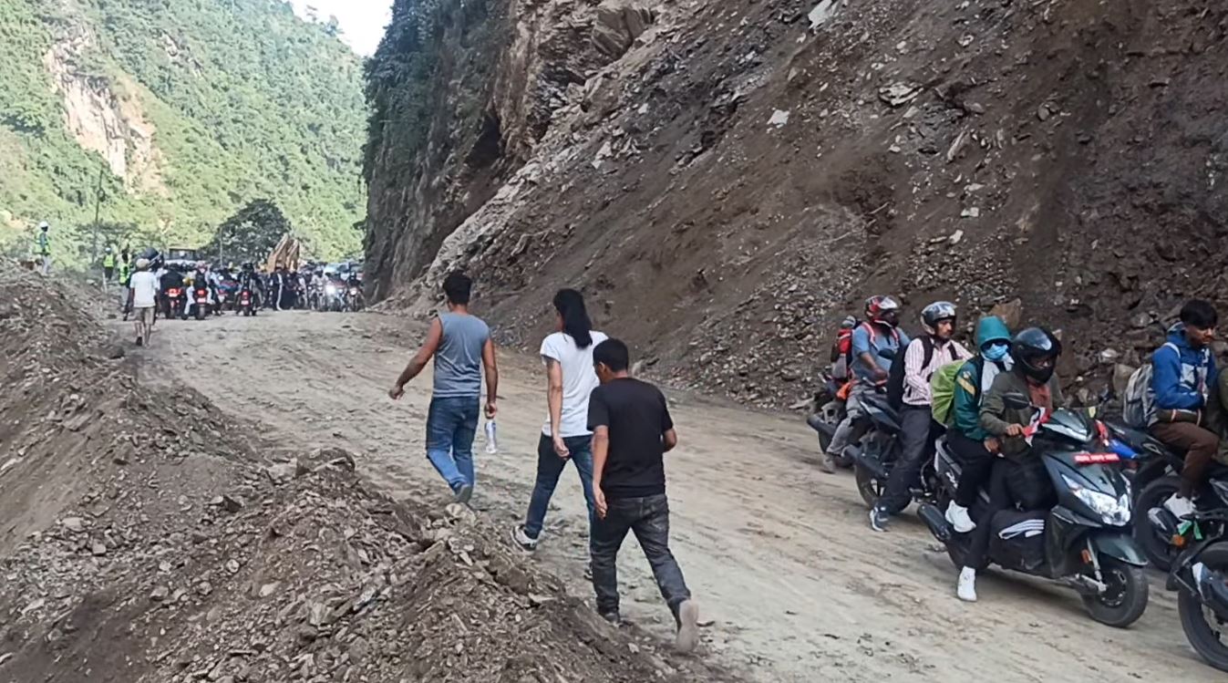 नागढुंगा–मुग्लिन सडक दुईतर्फी सञ्चालन