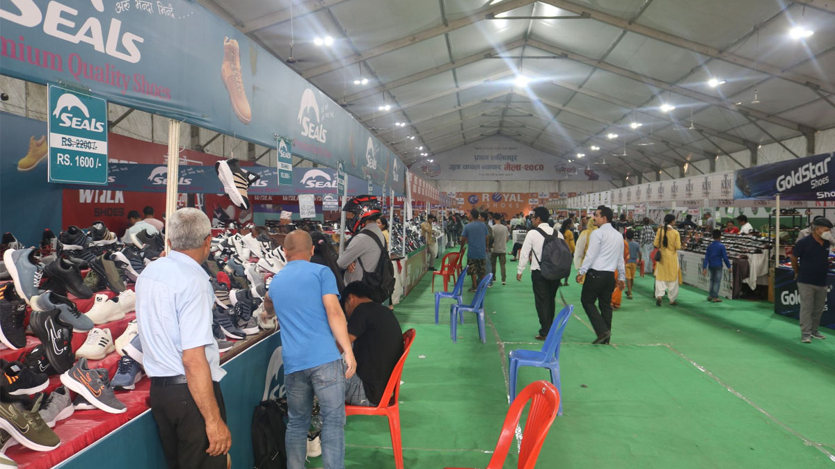 ललितपुर जुत्ताचप्पल मेला : १० ब्राण्डका ५ हजारभन्दा बढी डिजाइन, उपभोक्ताको बढ्यो क्रेज